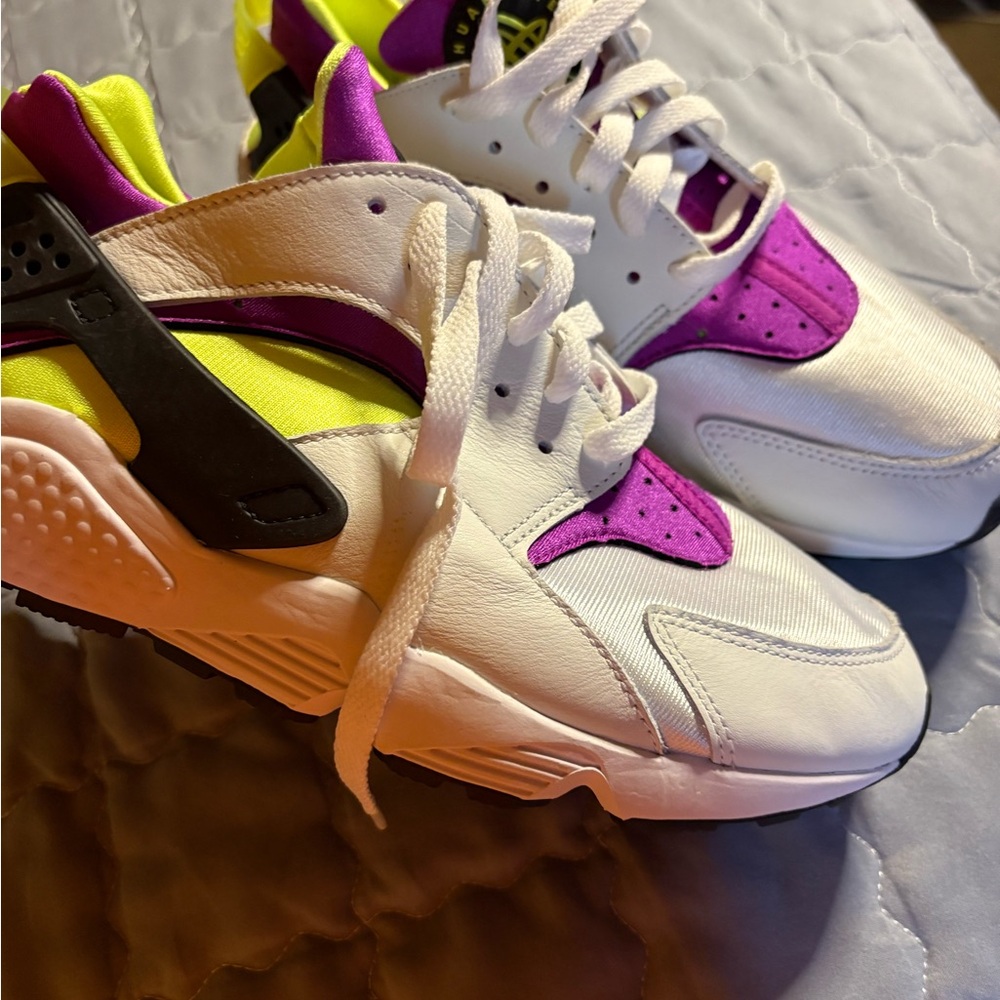 Nike White and Purple Athletic Shoes Retro-Inspired Design